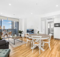 2-Bed Beach Apartment with Pool Parking and Balcony - Tourism Townsville