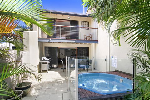 2/61 Noosa Parade - Tourism Townsville 0