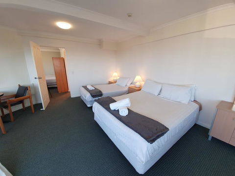 20 Lakeview Plaza - Tourism Townsville 2