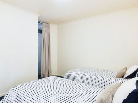 211 'The Landmark', 61B Dowling Street - Resort Style Holiday With Pool, Games Room & Restaurant - Tourism Townsville 2