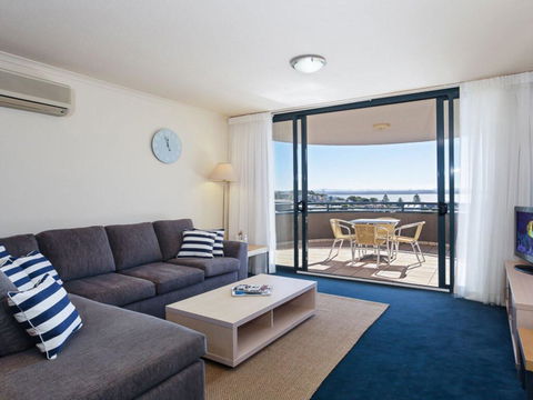 211 'The Landmark', 61B Dowling Street - Resort Style Holiday With Pool, Games Room & Restaurant - Tourism Townsville 3