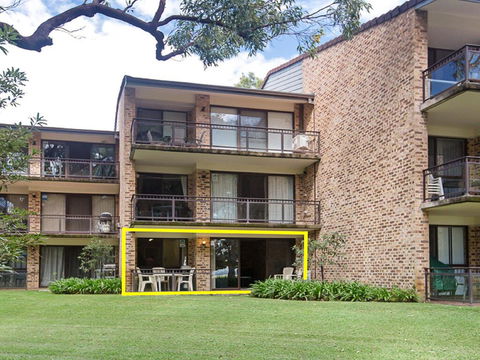 23 'Bay Parklands', 2 Gowrie Avenue - Little Beach, Air Con, Pool & Tennis Court - Tourism Townsville 1