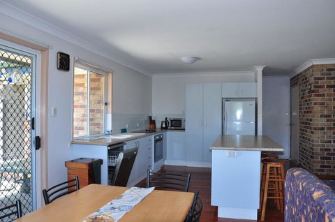 23 Carlo Road - Lowset Family Home Within Walking Distance To The Shopping Centre. Pet Friendly - Tourism Townsville 1