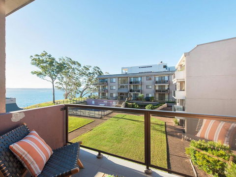 24 'The Poplars', 34 Magnus Street - Views, Aircon, WIFI, Netflix & Pool - Tourism Townsville 0
