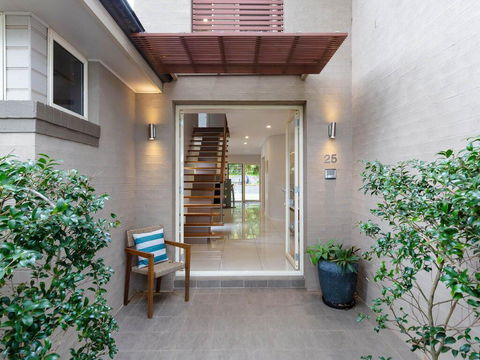 25 Christmas Bush Avenue - Aircon, Pet Friendly, Small Boat Parking & WIFI - Tourism Townsville 0