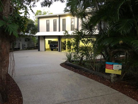 25 Naiad Court - Rainbow Shores, The Ultimate Beachside Executive Property, Air Conditioned - Tourism Townsville 0