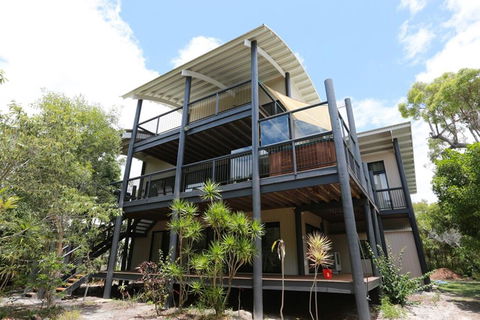 25 Naiad Court - Rainbow Shores, The Ultimate Beachside Executive Property, Air Conditioned - Tourism Townsville 3
