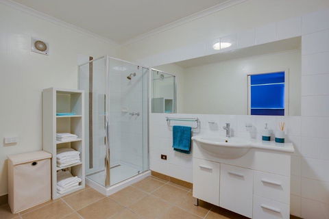 250 Metres To The Beach And Coastal Track. - Tourism Townsville 1