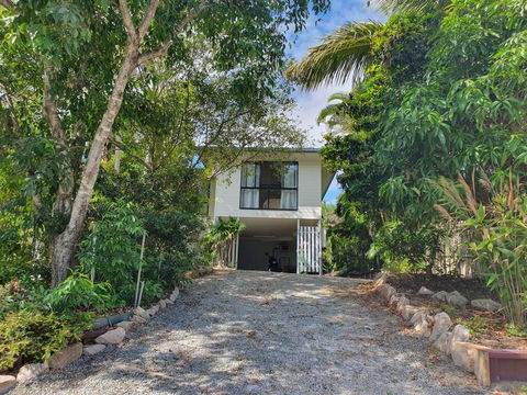 27 Bomburra Court - Rainbow Beach, Spacious, Comfortable, Large Deck, Private - Tourism Townsville 2