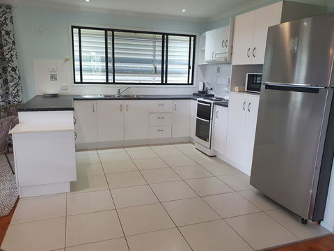 27 Bomburra Court - Rainbow Beach, Spacious, Comfortable, Large Deck, Private - Tourism Townsville 3