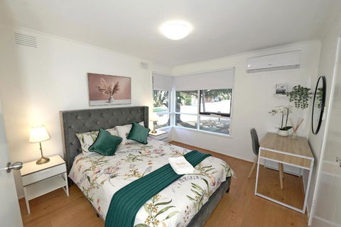 Best Location Entire House Staycation Parkland Surrounding - Tourism Townsville 4