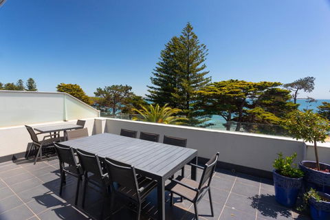 C-Scape Penthouse - Cowes Beach Front - Tourism Townsville 0