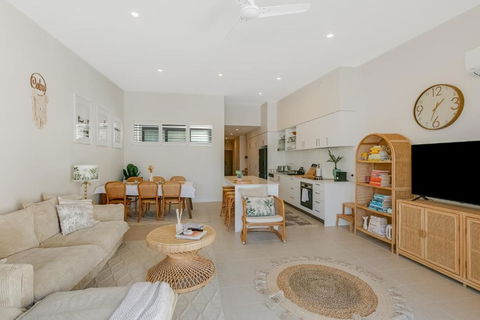 Caba Beachside -2BR Hinterland View Apartment By UHoliday - Tourism Townsville 4