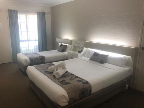 CAPRICORN MOTOR Inn - Tourism Townsville 3