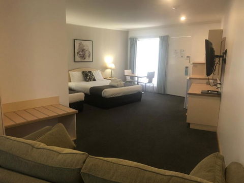 CAPRICORN MOTOR Inn - Tourism Townsville 2