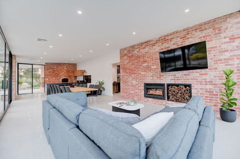 CASALE ESTATE - Tourism Townsville 1