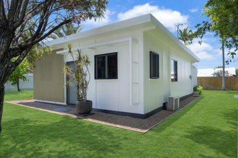 Castle View Cottage - Tourism Townsville 0