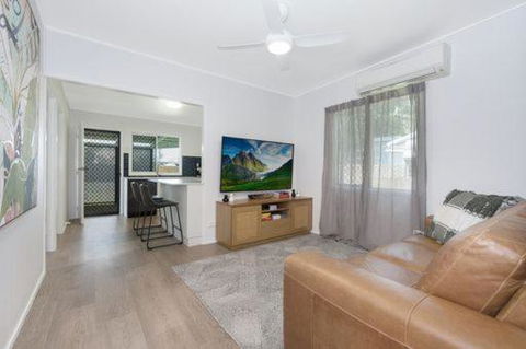 Castle View Cottage - Tourism Townsville 4