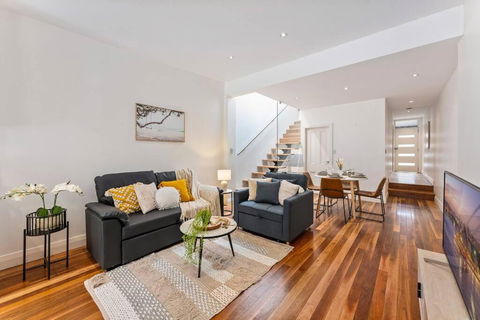 CBD Chic 3 Bedroom Stay - Walk To Darling Harbour & Fish Market. (27) - Tourism Townsville 0