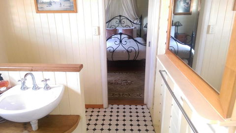 Classique Bed & Breakfast - Tourism Townsville 1