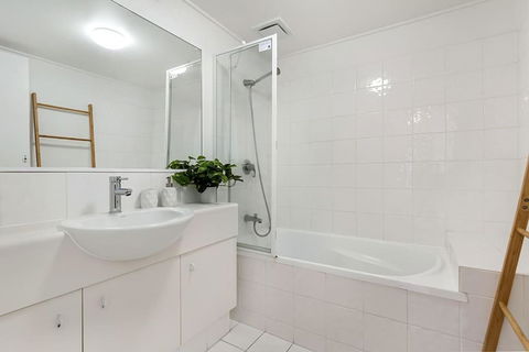 COASTAL ESCAPE - Views Rooftop Terrace & Jaccuzi - Tourism Townsville 4