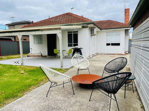 D123 Super Sun Shine Stay - Tourism Townsville 0