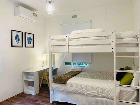 D123 Super Sun Shine Stay - Tourism Townsville 1