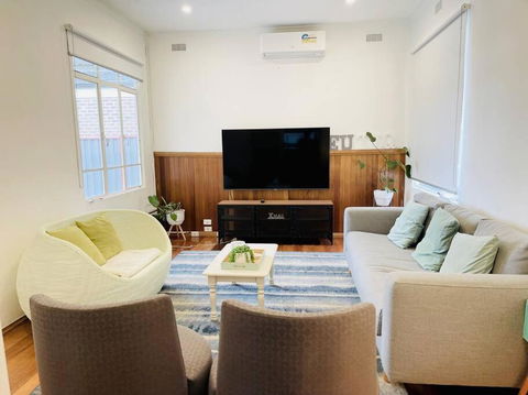 D123 Super Sun Shine Stay - Tourism Townsville 4