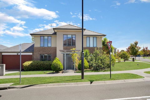 Deluxe Family Montpellier Gardens Estate - Burwood - Tourism Townsville 1