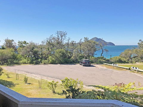 3 'Albacore', 12 Ondine Close - Waterfront, Pool, Lift & Views - Tourism Townsville 2