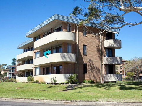 3 'COLUMBIA', 12 COLUMBIA CLOSE - LARGE UNIT WITH FANTASTIC WATER VIEWS - Tourism Townsville 3