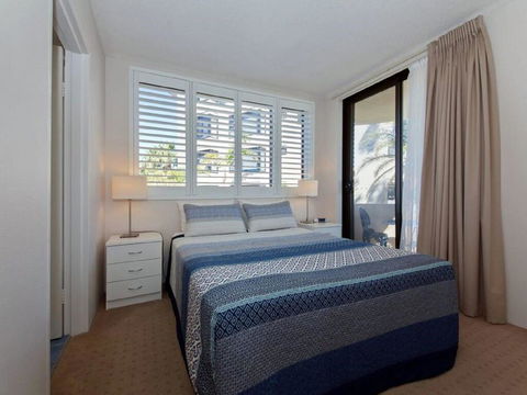 3 'COLUMBIA', 12 COLUMBIA CLOSE - LARGE UNIT WITH FANTASTIC WATER VIEWS - Tourism Townsville 2