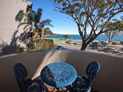 3 'COLUMBIA', 12 COLUMBIA CLOSE - LARGE UNIT WITH FANTASTIC WATER VIEWS - Tourism Townsville 0