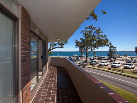 3 'COLUMBIA', 12 COLUMBIA CLOSE - LARGE UNIT WITH FANTASTIC WATER VIEWS - Tourism Townsville 1
