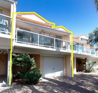 3 'Frangipani' 30 Leonard Avenue - great townhouse with air con - Tourism Townsville
