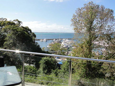 3 'Paradiso', 4 Laman Street - Aircon, Pool, Heart Of Town, Water Views - Tourism Townsville 1