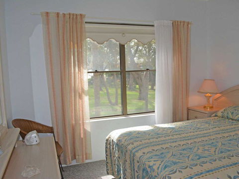 3 'Sailfish' 46 Magnus Street - Tourism Townsville 2