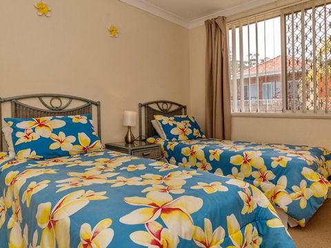 3 'Sunset' 11 Victoria Parade - Stunning Unit Right Across From The Water - Tourism Townsville 2