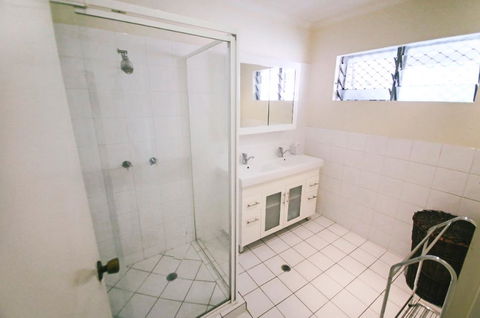 3 Bedroom Apartment // Spence St - Tourism Townsville 2