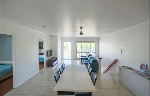 3 Bedroom Apartment // Spence St - Tourism Townsville 1