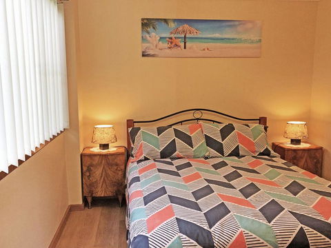 3 Tomaree Street - Cute 4 Bedroom House With Aircon In The Heart Of Town - Tourism Townsville 2