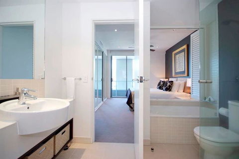 301 Harbour Lights - Tourism Townsville 1