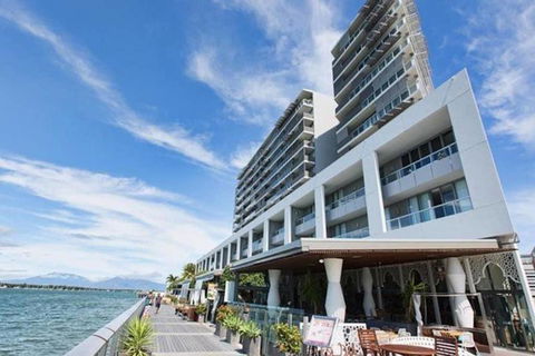 301 Harbour Lights - Tourism Townsville 3