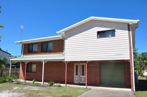 31 Bombala Crescent - Two Storey Home With Covered Outdoor Deck, Fully Fenced Backyard. Pet Friendly - Tourism Townsville 3