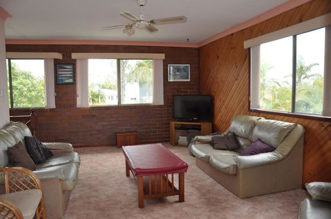 31 Bombala Crescent - Two Storey Home With Covered Outdoor Deck, Fully Fenced Backyard. Pet Friendly - Tourism Townsville 2