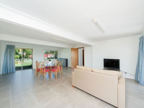 31 Kerrigan St - Large Home With Water Views & Boat Parking - Tourism Townsville 2