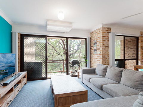 36 'Bay Parklands', 2 Gowrie Avenue - Close To The Water With Pool & Spa & Tennis Court - Tourism Townsville 3