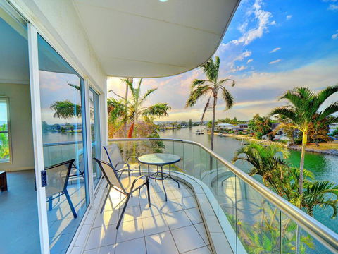 3br Broadbeach Lakefront Apartment - Tourism Townsville 0