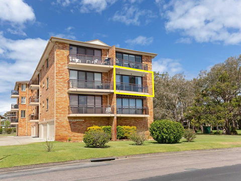 4 'Collendina', 19 Kurrawa Close - Fantastic Water Views And Sea Breezes - Tourism Townsville 2