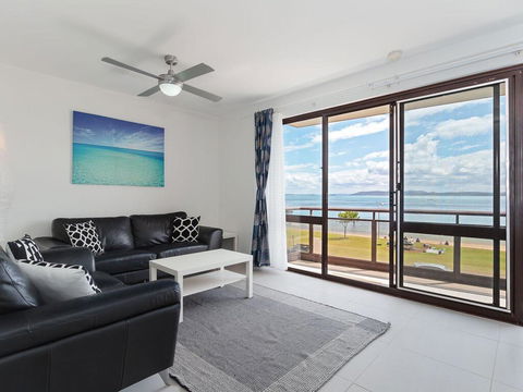 4 'Collendina', 19 Kurrawa Close - Fantastic Water Views And Sea Breezes - Tourism Townsville 1
